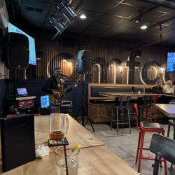 Tom Foolery's Restaurant & Bar - Live music on a Saturday night