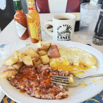 11th Street Diner - American Near Me - Miami Beach, Florida