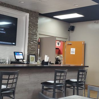 MP Island Cafe - the bar and seating area - Soul Food Near Me - Norfolk, Virginia
