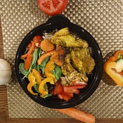 Twist Jamaican Grill - Curry chicken bowl