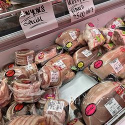 Warburtons' Discount Family Butchers