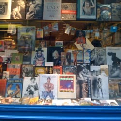 Les Mots à la Bouche - La vitrine de la librairie