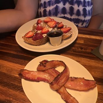 Edie Jo's - French toast with Side of Bacon - Cocktail Bars Near Me - Brooklyn, New York Edie Jo's - French toast with Side of Bacon - Cocktail Bars Near Me - Brooklyn, New York