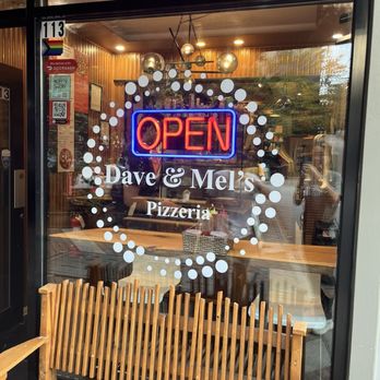 Dave & Mel's Pizzeria - Pizza Near Me - North Vancouver, British Columbia