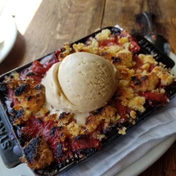 Gjelina - Strawberry rhubarb crumble - New American Near Me - Venice, California Gjelina - Strawberry rhubarb crumble - New American Near Me - Venice, California