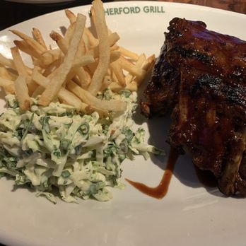Rutherford Grill - Tender ribs fries and Cole slaw - American Near Me - Rutherford, California