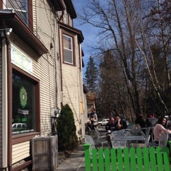 Little Apple Cafe - Outdoor seating at the frozen yogurt organic store