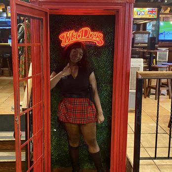 Mad Dogs British Pub - Our fabulous waitress Savannah - Pubs Near Me - San Antonio, Texas