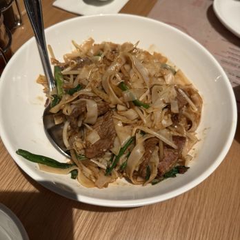 Youyu - Hong Kong-style Beef Chow Fun - Asian Fusion Near Me - Mettler, California