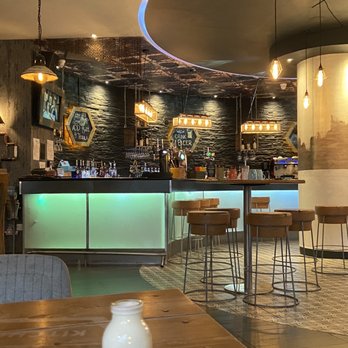 Keepers Lounge Bar & Kitchen - Bars Near Me - London, XGL