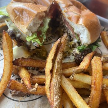 Burgers Blues Barbecue - Burgers Near Me - Flowood, Mississippi