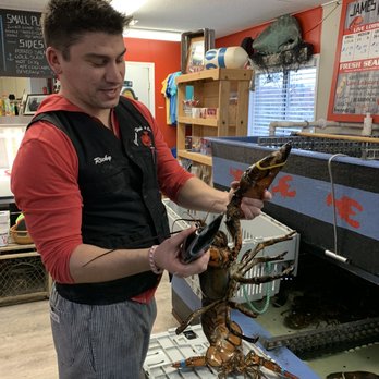 James Hook & Co - 56 year old lobster - Seafood Near Me - Boston, Massachusetts