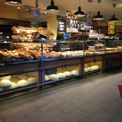 Bäckerei Terbuyken - Die Einrichtung ist aufgelockert und schick. Sitzplätze gibt es reichlich.
