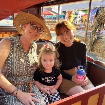 Resendiz Family Fruit Barn - Train Ride - Bakeries Near Me - Hughson, California Resendiz Family Fruit Barn - Train Ride - Bakeries Near Me - Hughson, California