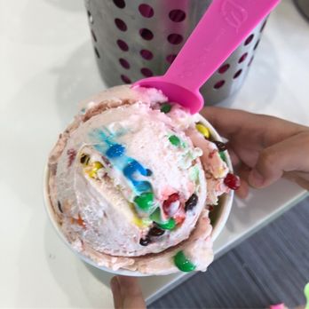Creamistry - Strawberry w/ m&ms - Ice Cream & Frozen Yogurt Near Me - Katy, Texas