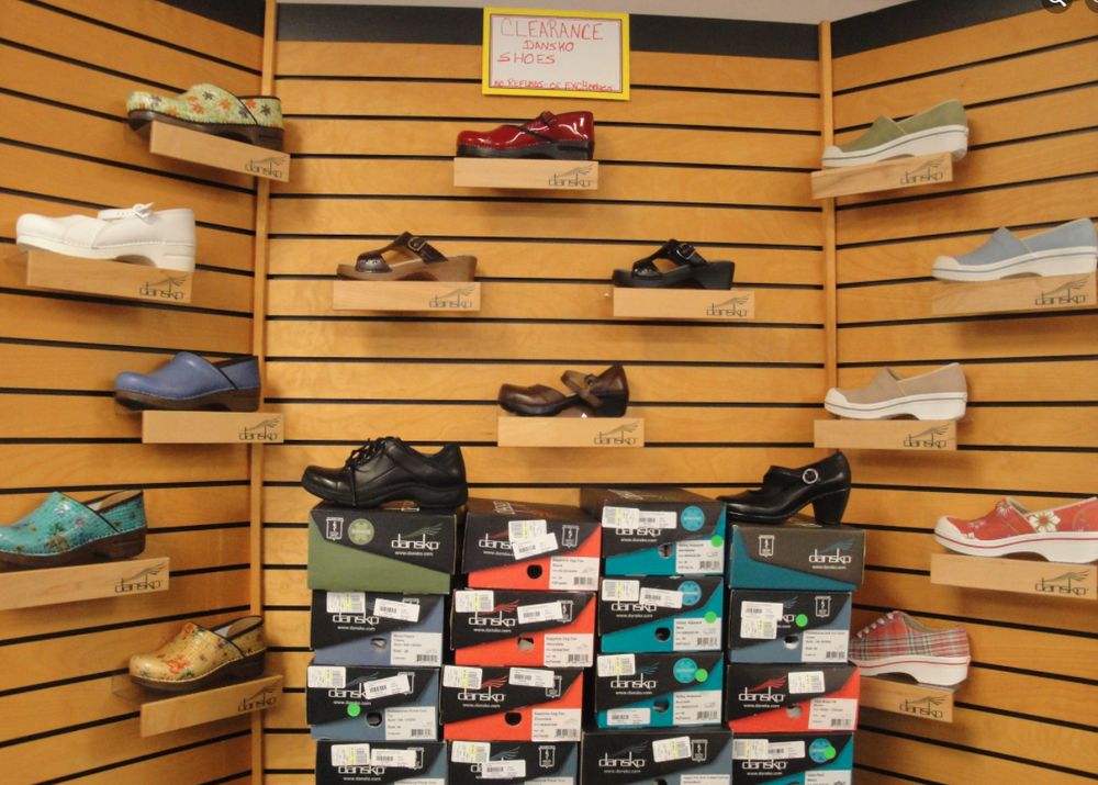 CINDY’S SCRUBS AND STUFF Updated April 2024 3302 Hearne Ave