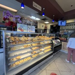 Fresh Bagels & Cafe - Inside