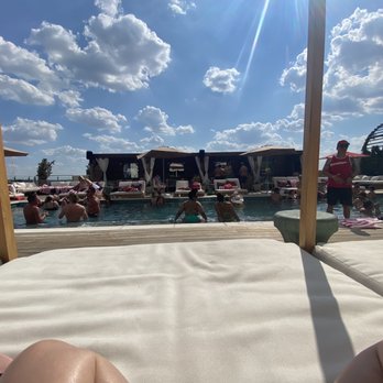 Virgin Hotels - Dallas - Sunset Sound Waves on Friday afternoons - Hotels Near Me - Dallas, Texas Virgin Hotels - Dallas - Sunset Sound Waves on Friday afternoons - Hotels Near Me - Dallas, Texas