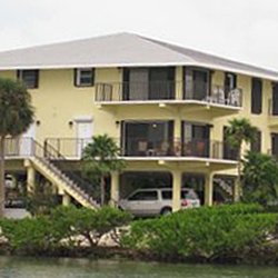 Florida Keys 4 U - Gulfpoint 2 right on the Gulf Of Florida...waterfront w/views. Heated pool, dockage, parking for 3 cars