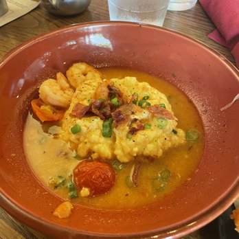 Palette 22 - Shrimp and grits - Bars Near Me - Arlington, Virginia