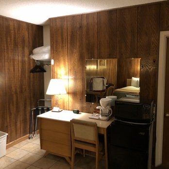White Eagle Inn - Triple Room 17 - Hotels Near Me - Cortez, Colorado