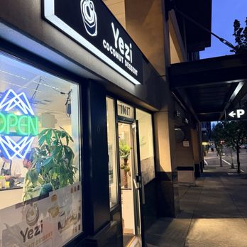Yezi Coconut Dessert - Desserts Near Me - Bellevue, Washington Yezi Coconut Dessert - Desserts Near Me - Bellevue, Washington
