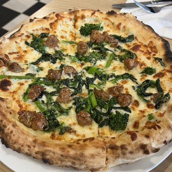 La Fonte - Rapini and Sausage Pizza - Cafes Near Me - Unionville, Ontario La Fonte - Rapini and Sausage Pizza - Cafes Near Me - Unionville, Ontario