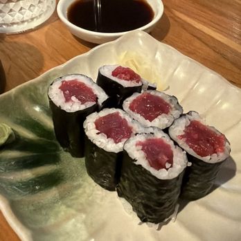 Kazoku - Tuna Roll (6 Pieces) - Sushi Bars Near Me - Edmonds, Washington Kazoku - Tuna Roll (6 Pieces) - Sushi Bars Near Me - Edmonds, Washington