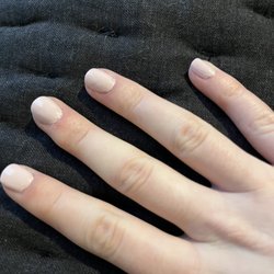 Pinky Nails & Spa - Horrible mail painting