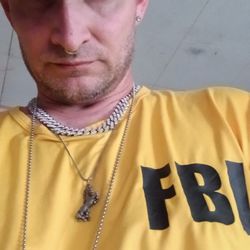 3 Aces - This my guns store am Spokane police officer wayne vernon king 3rd