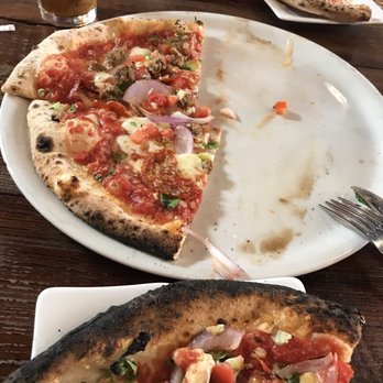 Il Lazzarone - Supremo pizza burnt crust! - Pizza Near Me - Saint Joseph, Missouri Il Lazzarone - Supremo pizza burnt crust! - Pizza Near Me - Saint Joseph, Missouri