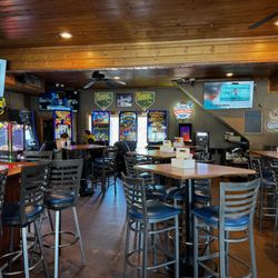 Foolery's on Okauchee Lake - Interior seating