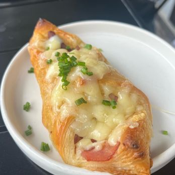 Le Coin - Croissant - Seafood Near Me - Seattle, Washington