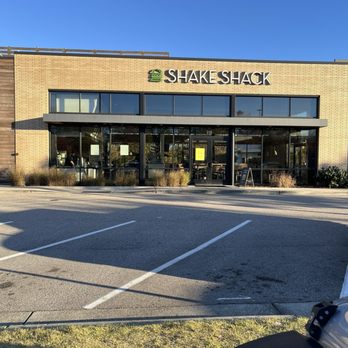Shake Shack Waverly Place - Parking in front of the Shake Shack - Fast Food Near Me - Cary, North Carolina Shake Shack Waverly Place - Parking in front of the Shake Shack - Fast Food Near Me - Cary, North Carolina