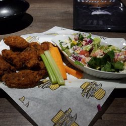 Wing'n It - Caribbean Jerk Wings with Garden Salad