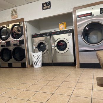 D & B Laundromat - Only 2 of the huge 6 load Speed Queen front loading washers though... and 2 ginormous dryers - Laundromat Near Me - Jourdanton, Texas