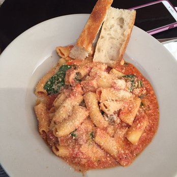 Lucca - Ricotta spinach rigatoni with chicken - Italian Near Me - Des Moines, Iowa Lucca - Ricotta spinach rigatoni with chicken - Italian Near Me - Des Moines, Iowa