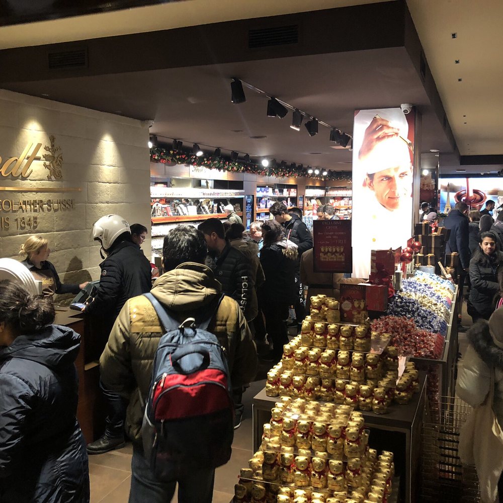 Boutique Lindt - Chocolatiers & Shops Near Me - Paris, 75