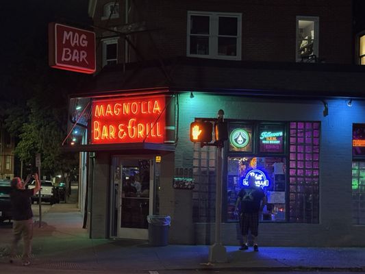Mag Bar by null