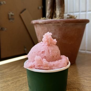 Fini Pizza - Strawberry Italian Ice - Pizza Near Me - Brooklyn, New York