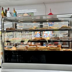 Taino's Bakery & Deli