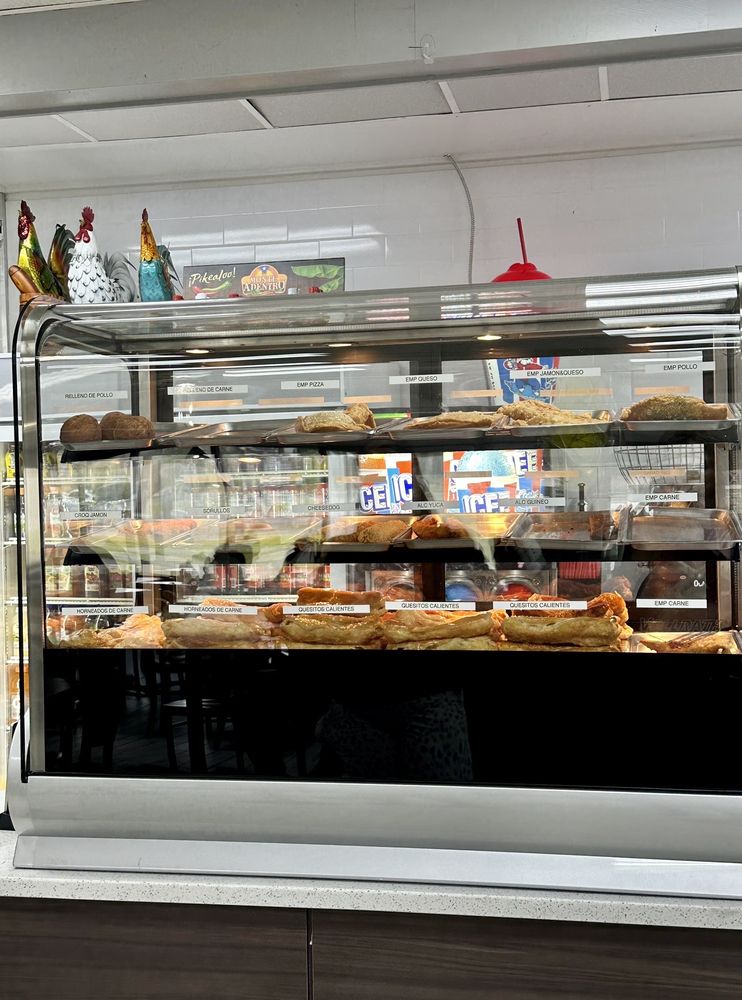 Taino's Bakery & Deli