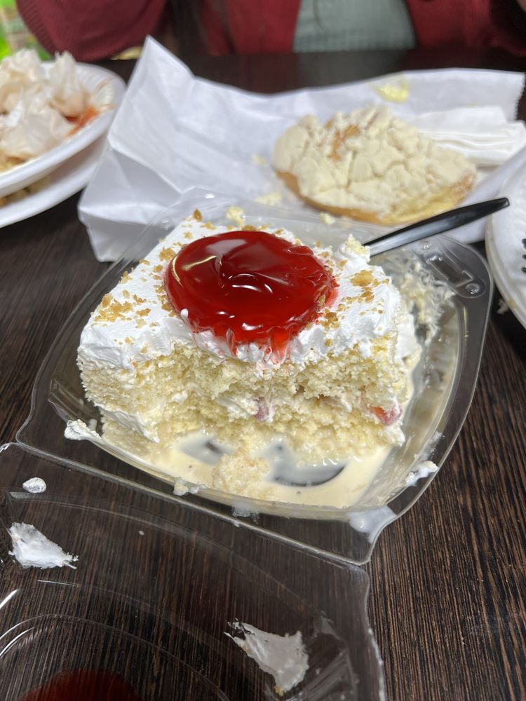 EL CARRUSEL BAKERY 102 Photos & 130 Reviews 14851 Victory Blvd, Van