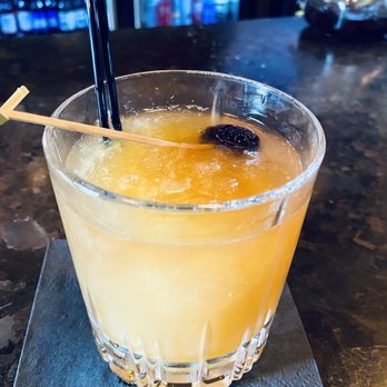 Bumpa’s - Queens Cup - Gastropubs Near Me - Charleston, South Carolina