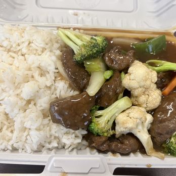 Chilli Chicken House - Beef with vegetables on plain rice - Chinese Near Me - Mississauga, Ontario Chilli Chicken House - Beef with vegetables on plain rice - Chinese Near Me - Mississauga, Ontario