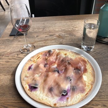 Woodstone Pizza and Wine - The 'Viola' with gluten free crust - Pizza Near Me - Haarlem, New Hampshire