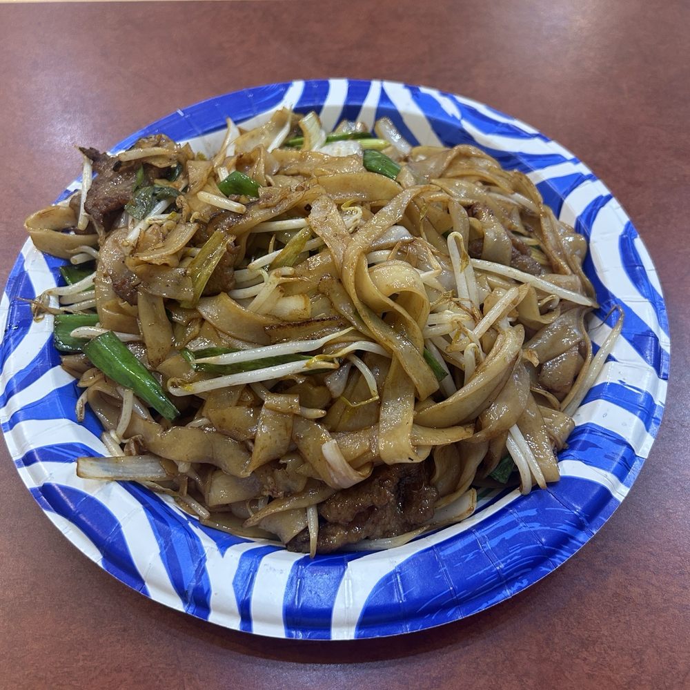 Uncle Henry - Stir fried beef noodles - Asian Fusion Near Me - Denver, Colorado Uncle Henry - Stir fried beef noodles - Asian Fusion Near Me - Denver, Colorado