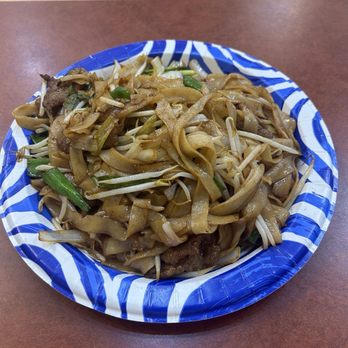 Uncle Henry - Stir fried beef noodles - Asian Fusion Near Me - Denver, Colorado Uncle Henry - Stir fried beef noodles - Asian Fusion Near Me - Denver, Colorado