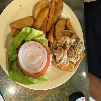 Daddy O’s - Stuffed Shrimp Burger - New American Near Me - Lihue, Hawaii