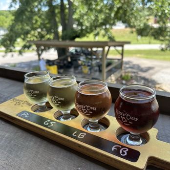 Reeces Cider - Cider flight Pink Lady, Granny Smith, Lemon berry, Frostbite - Cideries Near Me - Ellijay, Georgia